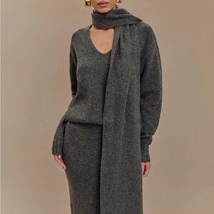 MESHKI Ella V neck knit jumper with scarf set !